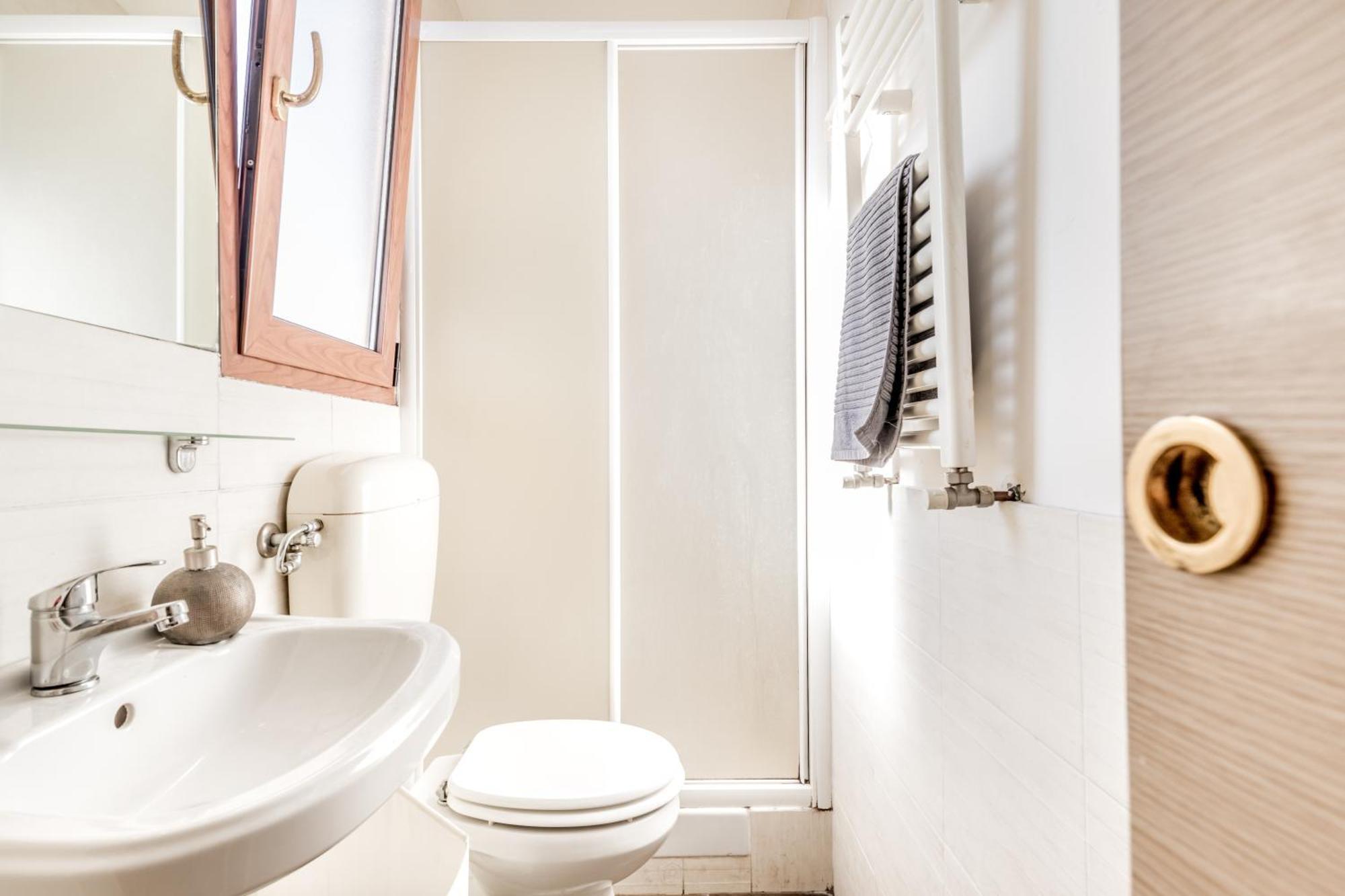 Apartamento Attico Trilocale In Zona Farnesina *